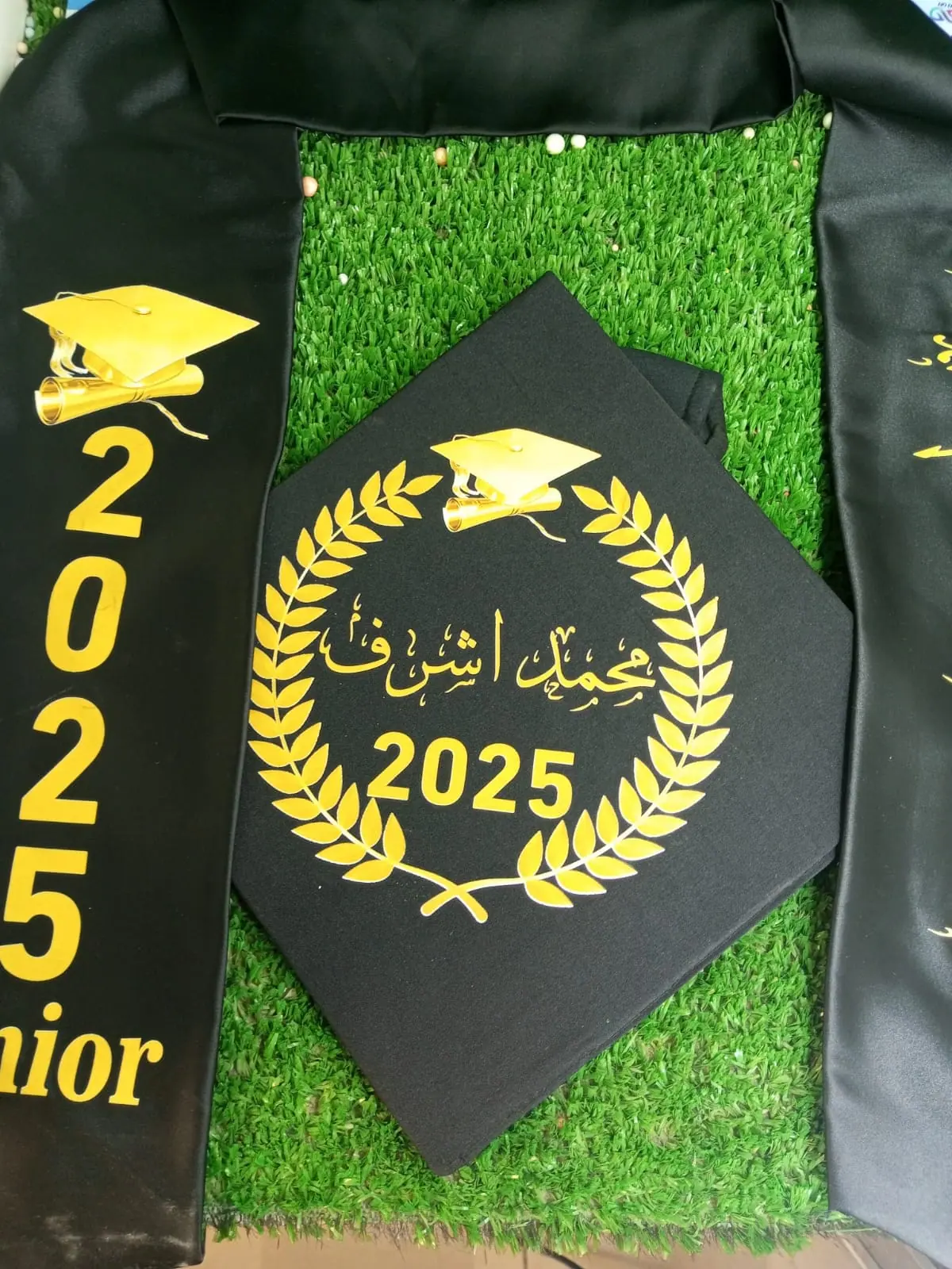 كاب وإيشارب تخرج مطبوعان بسنة التخرج والاسم