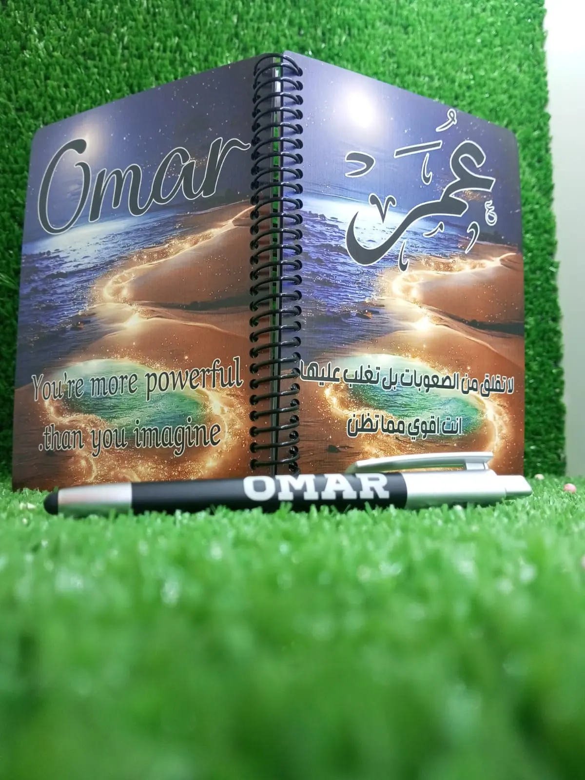 نوت بوك مطبوع عليه اسم صاحبه بالعربي والإنجليزي