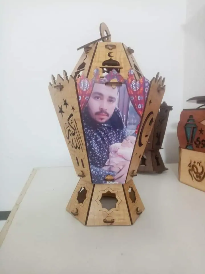 فانوس رمضان مطبوع على أوجهه صورة شخصية
