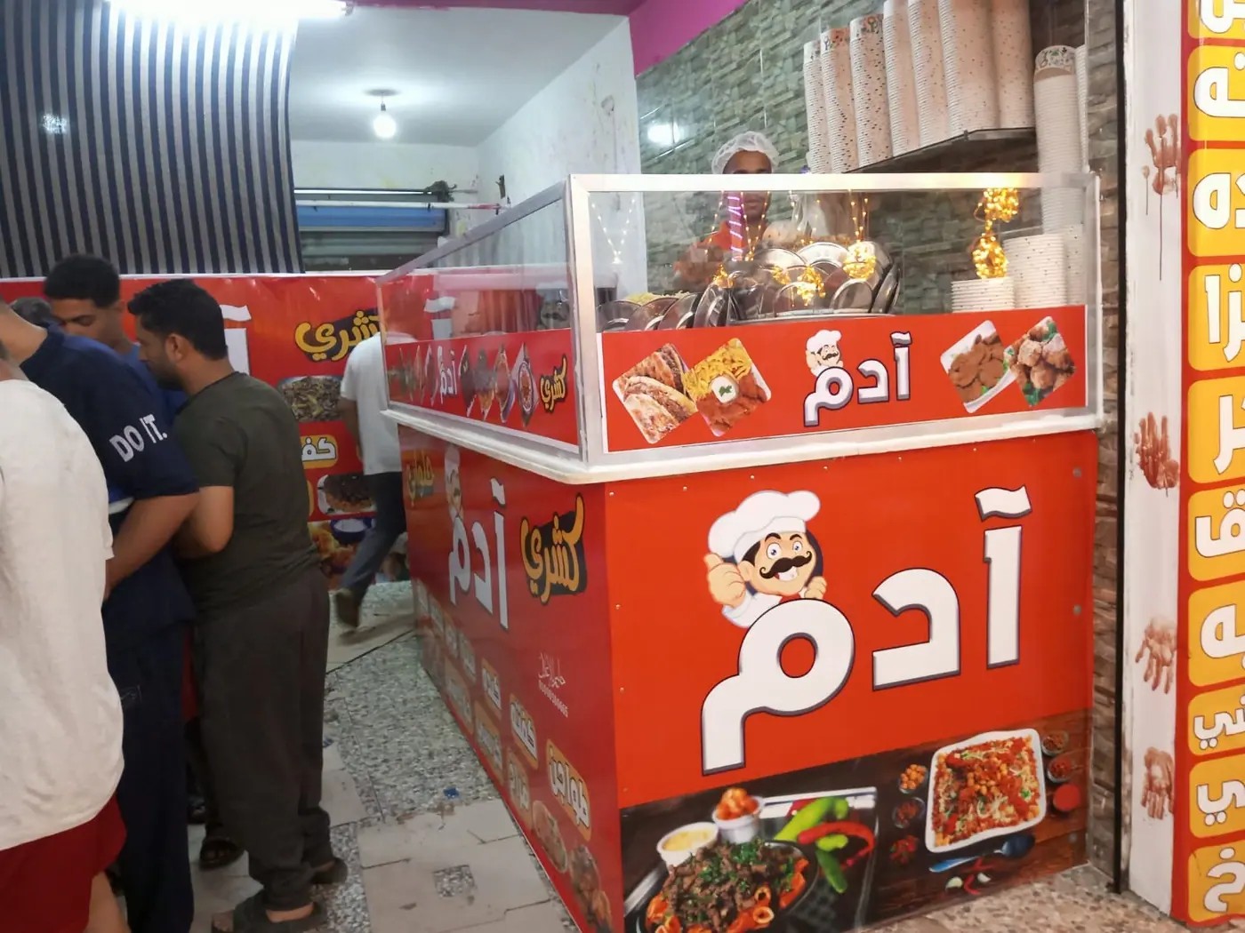 عربة أكل مغلّفة بطباعة كاملة بالشعار والمنيو